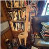 Image 1 : Tall Wicker Giraffe Planter Basket Stand