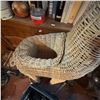 Image 3 : Tall Wicker Giraffe Planter Basket Stand