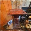 Image 3 : Vintage Solid Wood Pedestal Stand 31'' Tall