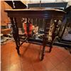 Image 2 : Antique Victorian-Style Wood Side Table with Turned Legs