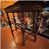 Image 3 : Antique Victorian-Style Wood Side Table with Turned Legs