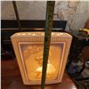 Image 7 : Vintage Porcelain Lithophane Table Lamp With Artistic Scenes