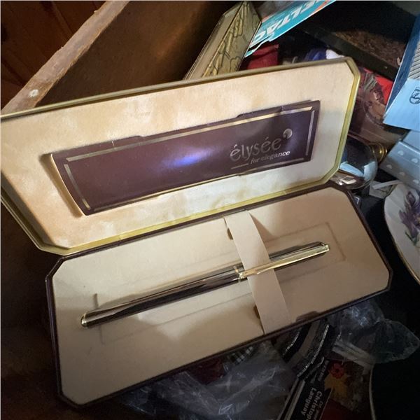 Elysée Gold-Tone Pen and Sheaffer Set in Original Cases
