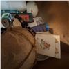 Image 6 : Collectibles: Ceramic Jugs, Vintage Teacups & Wooden Box