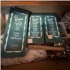 Image 2 : Lot: Patrician Candles, Porcelain Sake Set, Utensils, Linens