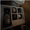 Image 6 : Lot: Patrician Candles, Porcelain Sake Set, Utensils, Linens