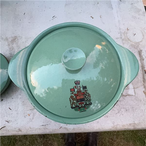 Findlay Ware Iron Enamel Canada Coat of Arms Covered Casserole