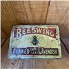 Image 2 : Vintage Beeswing Flaked Gold Leaf Cavendish Tobacco Tin