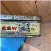 Image 4 : Vintage Beeswing Flaked Gold Leaf Cavendish Tobacco Tin