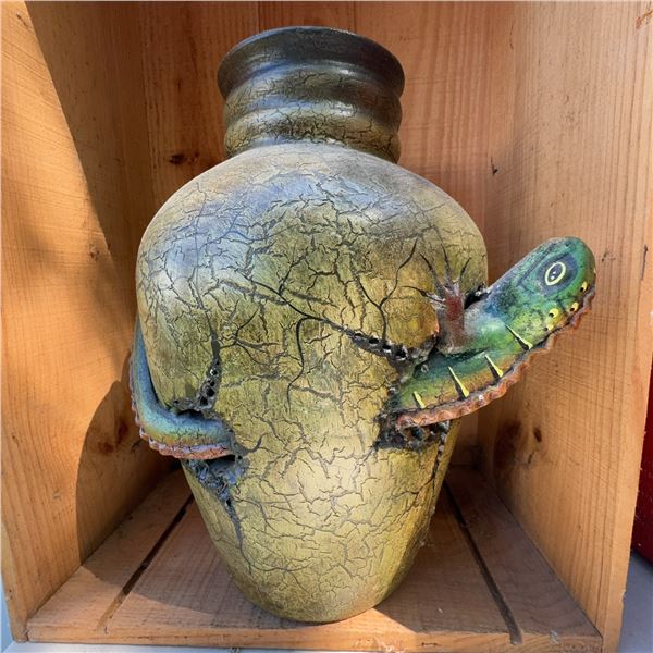 Decorative Crackle Vase With 3D Lizard Design, 13" Tall