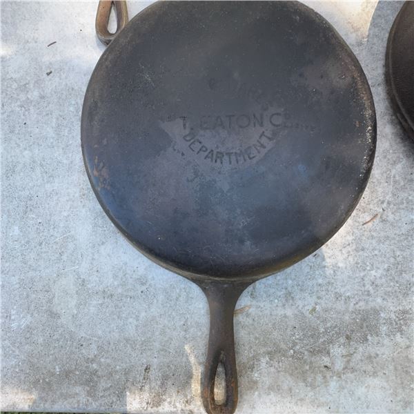 Vintage T. Eaton Co. Cast Iron Skillet, 12 Inch
