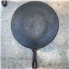 Image 1 : Vintage Smart Brockville-Bont Cast Iron Skillet, 13-Inch