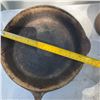 Image 4 : Vintage GSW Cast Iron Skillet 34cm Bridgeville Ont.