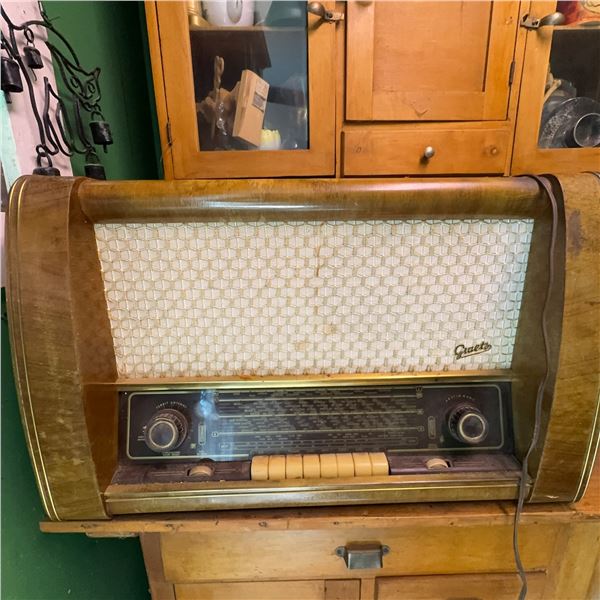 Graetz Vintage Tube Radio, Circa 1950s, 67x31x21 cm