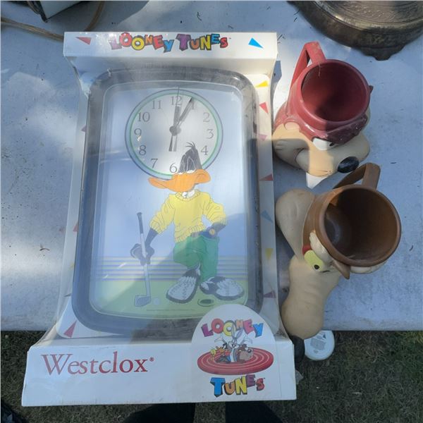 Looney Tunes Daffy Duck Wall Clock & Two Wile E. Coyote Mugs