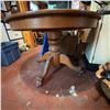 Image 5 : Antique Oak Round Pedestal Dining Table, 45-Inch