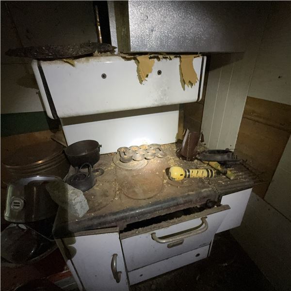 Antique Reading Iron Works Wood-Burning Kitchen Stove