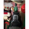Image 5 : Animated Musical Holiday Santa Figure with Bear and Stove