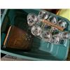 Image 3 : 8 Frosted Gold Leaf Tall Glasses with Metal Carrier
