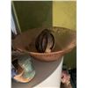 Image 4 : Lot: Glass Bowls, Amethyst Cluster, King Arthur's Wine Jug