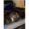 Image 3 : Decorative Metalware and Collectibles