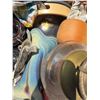 Image 3 : Household and Decorative Collectibles Bin