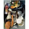 Image 2 : Ceramic and Porcelain Kitchenware Group
