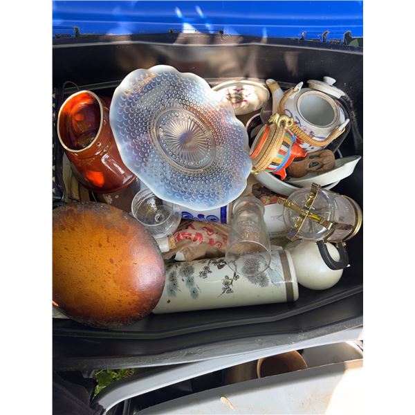 Glassware, Ceramics, and Decorative Items Lot