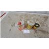 Image 7 : Shell Barbecue Starter 32 Fluid Ounce, Aeroshell Oil 80 and Quick-Mix Outboard Motor Oil Tin Cans