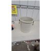 Image 5 : Red Wing Union Stoneware Company 4 Gallon Crock with Red Wing and Bail Handles