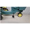 Image 10 : Vintage John Deere 3020 Narrow-Front Pedal Tractor by Ertl, 1960s