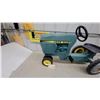 Image 3 : Vintage John Deere 3020 Narrow-Front Pedal Tractor by Ertl, 1960s