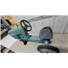 Image 5 : Vintage John Deere 3020 Narrow-Front Pedal Tractor by Ertl, 1960s