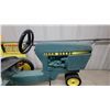 Image 9 : Vintage John Deere 3020 Narrow-Front Pedal Tractor by Ertl, 1960s