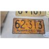 Image 3 : Vintage Canadian License Plates: 1945 and 1946 Manitoba, 1940 Ontario, 1953 Saskatchewan