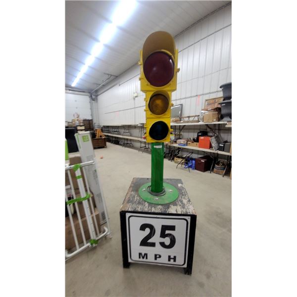 GE Made in Canada Traffic Light with 25 MPH Sign and Stand working