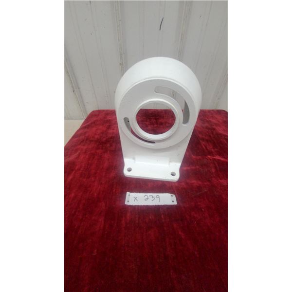 Vintage Air meter cast wall mount in white