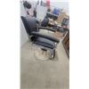Image 8 : Vintage Emil J. Paidar Black Leather Hydraulic Barber Chair with Cast Iron Footrest