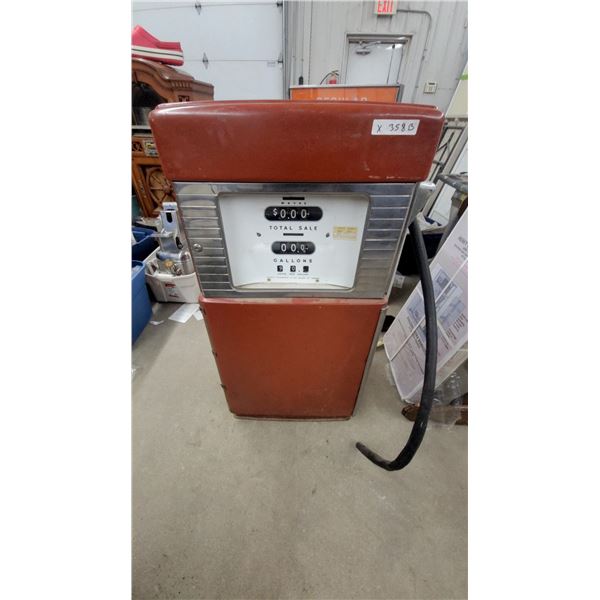 Vintage Wayne Model 605 Gas Pump, circa 1949-1954