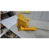 Image 3 : Single-Section Yellow LED Traffic Signal Beacon Warning Light, Cast Aluminum, Pole Mount Working