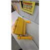 Image 4 : Single-Section Yellow LED Traffic Signal Beacon Warning Light, Cast Aluminum, Pole Mount Working