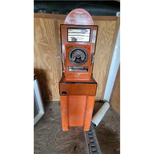 National Vending Metal-Type Identification Medal Vending Machine, 25¢, Coin-Op