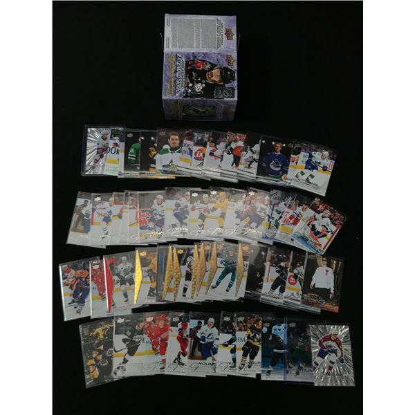 LOT OF MIXED HOCKEY TRADING CARDS