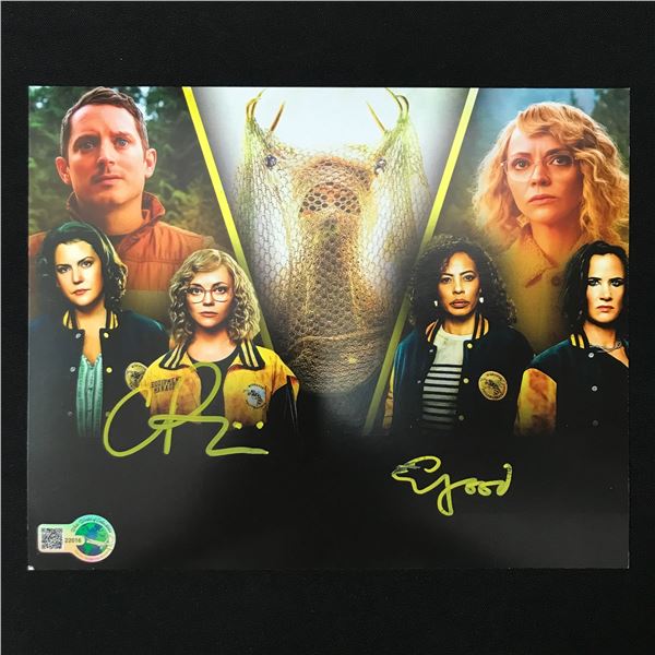 CHRISTINA RICCI AND ELIJAH WOOD SIGNED YELLOWJACKETS 8X10 - WWOC COA
