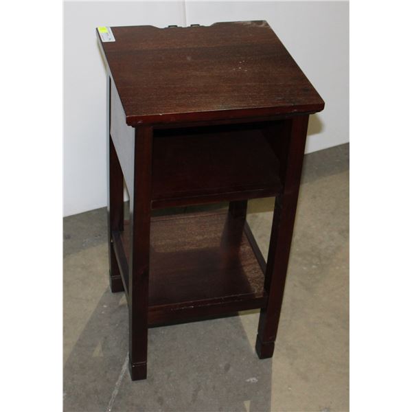 END TABLE, WITH BUILT IN USB CHARGING PORTS