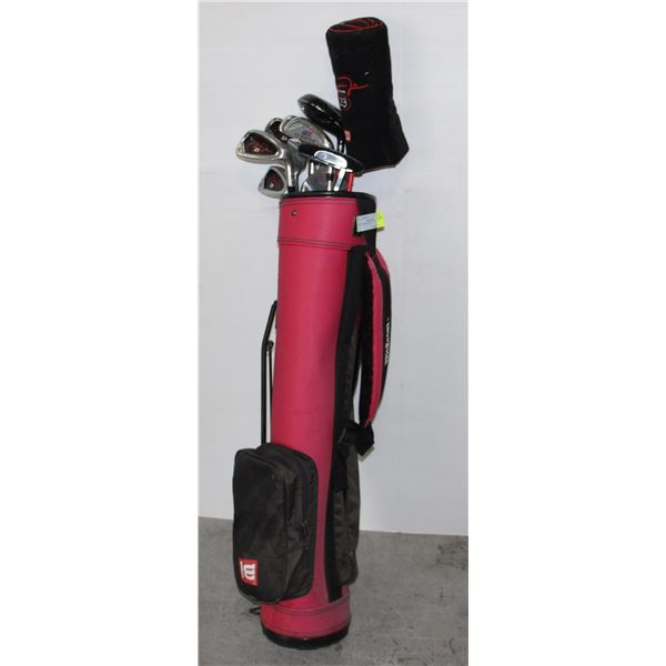 RIGHT HAND GOLF CLUBS & BAG, LOOKS TO BE