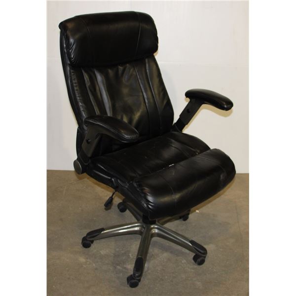 ROLLING OFFICE CHAIR
