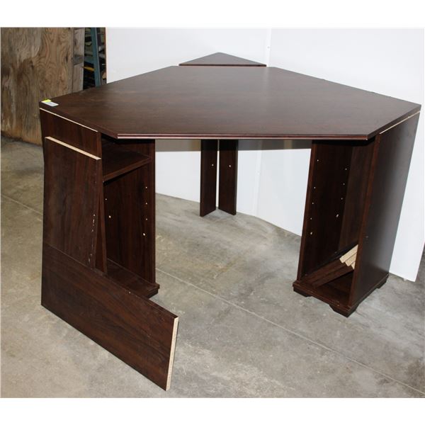 CORNER DESK *ASSEMBLED FOR PICTURES