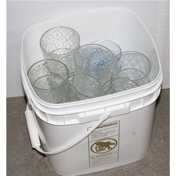 PLASTIC BUCKET WITH GLASS CUPS
