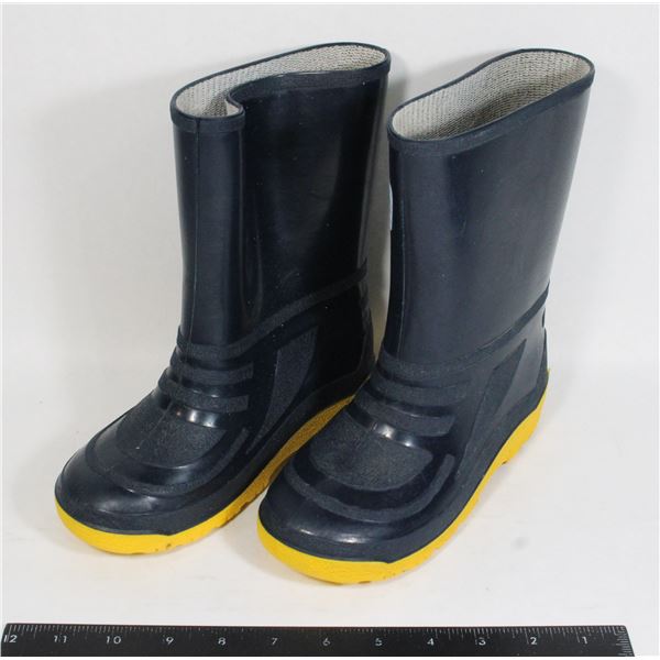 PAIR OF HARLEY BLUE & YELLOW RAINBOOTS (SIZE 2)